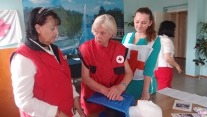 Красный Крест обучает первой медицинской помощи