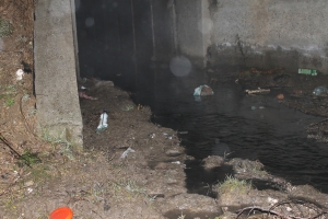 Сброс отходов с территории бывшего "Эталона" осуществляется ночью