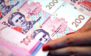 НБУ укрепил курс гривны к доллару сразу на 1,20 грн