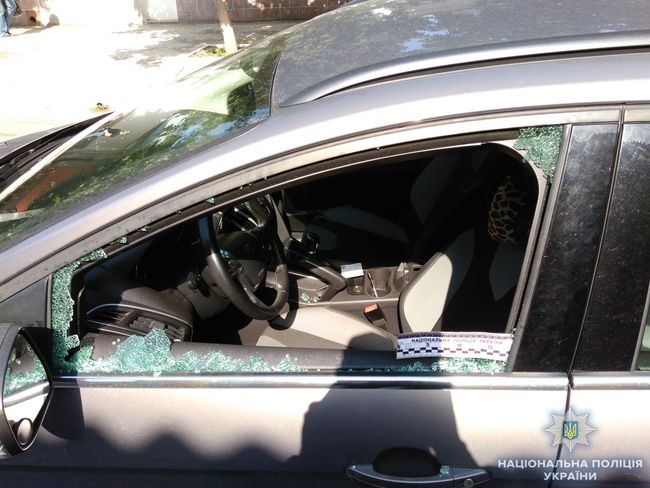 В Измаиле полицейские задержали вора, который разбил окно чужой машины и украл из нее видеорегистратор