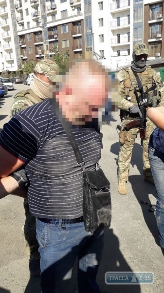 Одесские полицейские, которые подбрасывали наркотики, требовали от жертв до 20 тыс. долларов