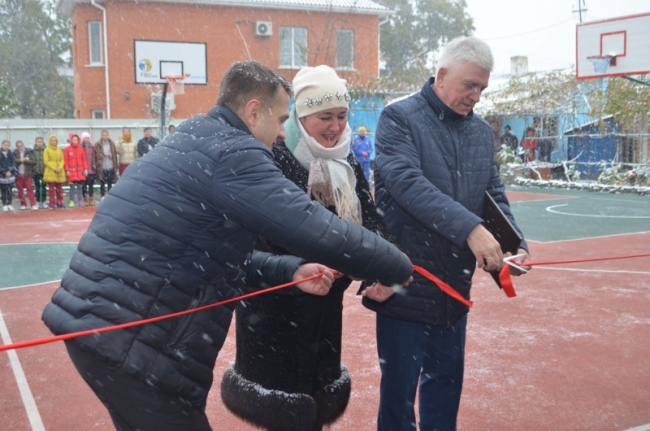 Новая баскетбольная площадка была открыта в Измаиле вместе с сезоном снега