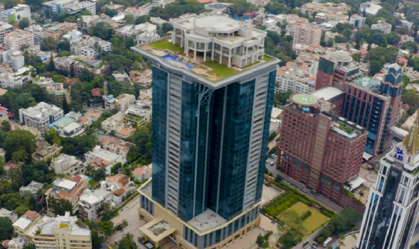 Индийский олигарх пожелал уединения в мегаполисе и построил особняк на вершине небоскреба