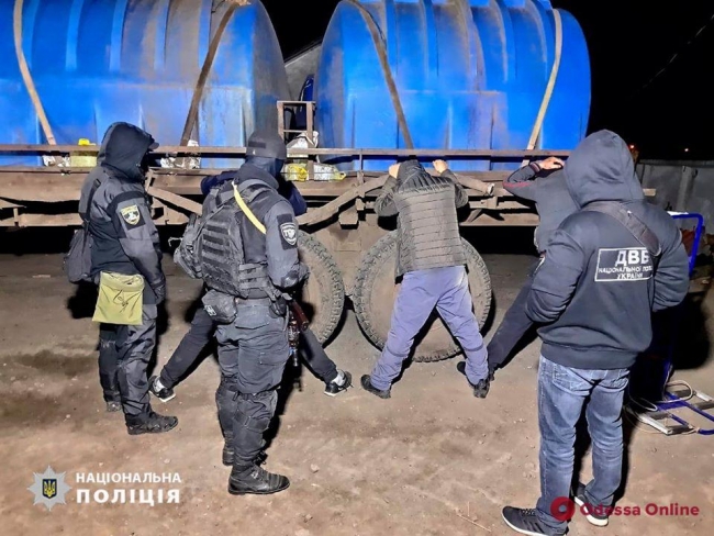 Пытались украсть партию пестицидов: под Одессой поймали группу воров