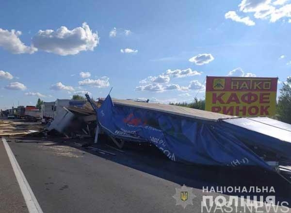 На трассе Одесса-Киев фура протаранила автопоезд: погибли два человека