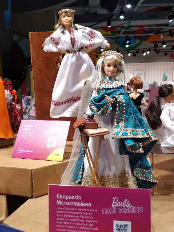 В Одессе куклы Барби предстали в образах известных одесситок
