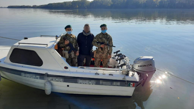 На Дунаї знову затримали моторний човен, що порушив український кордон