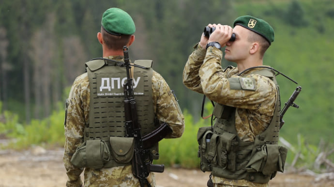 Украинским пограничникам разрешили применять оружие: закон вступил в силу