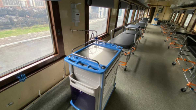 Мінішпиталь на колесах: в Україні вперше запустили медичний потяг
