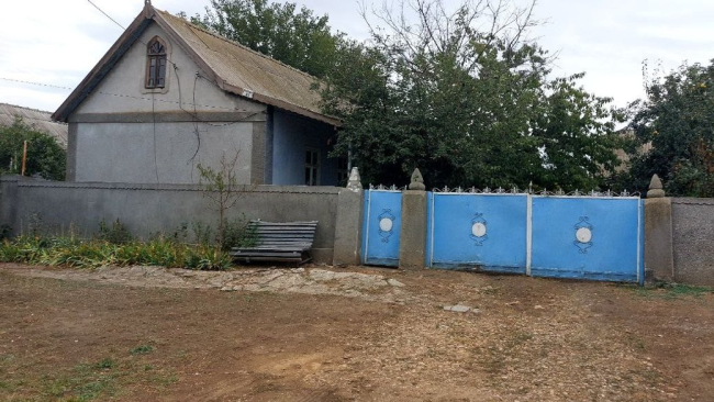 Жили 10 днів у підвалі: історія переселенців з Миколаєва, які живуть у будинку футболіста на Одещині