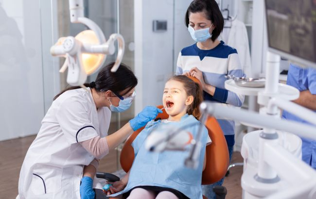 В Україні дітям безкоштовно можуть полікувати зуби: що потрібно знати
