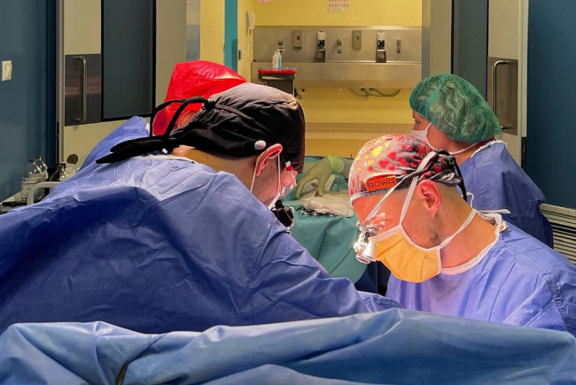 Львівські хірурги вісім годин рятували ногу молодому бійцю
