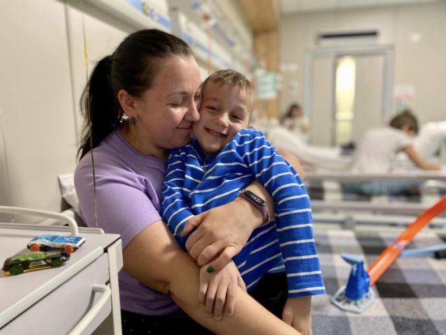 14 операцій за 6 років життя: в "Охматдиті" повернули до нормального життя хлопчика з вродженою вадою кишківника