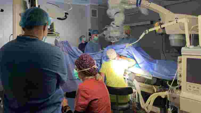 Львівські нейрохірурги вперше в Україні провели операцію на мозку з пробудженням