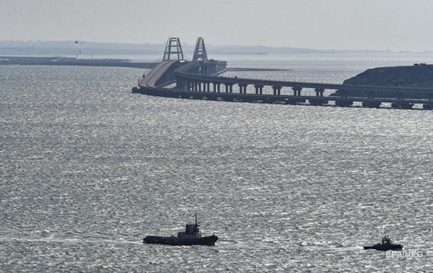 Українські дрони здатні подолати захист Керченського мосту – ВМС
